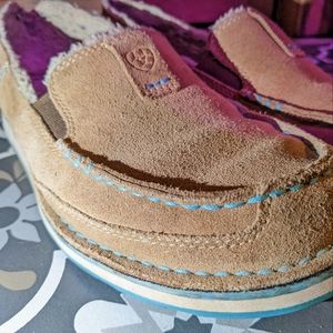 Ariat cruiser fleece with blue stich